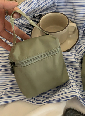 高级风绿色收纳袋好看口红数据线精油小样质感尼龙手提化妆包迷你