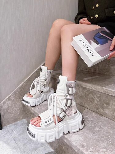 时尚机车靴绑带厚底皮带扣马丁靴