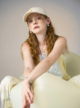 Blingkolio 白色小花刺绣logo防晒鸭舌帽