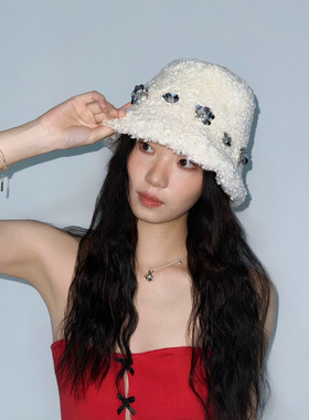 Blingkolio不另可新款白色毛绒防寒冷帽亮片钉珠花朵渔夫帽