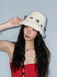 Blingkolio不另可新款 白色毛绒防寒冷帽亮片钉珠花朵渔夫帽