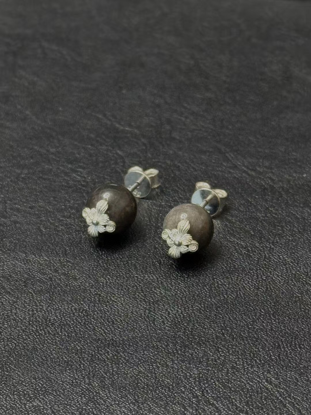 Whisper Melody 奶油十字花黑曜石耳钉S925纯银 黑曜石