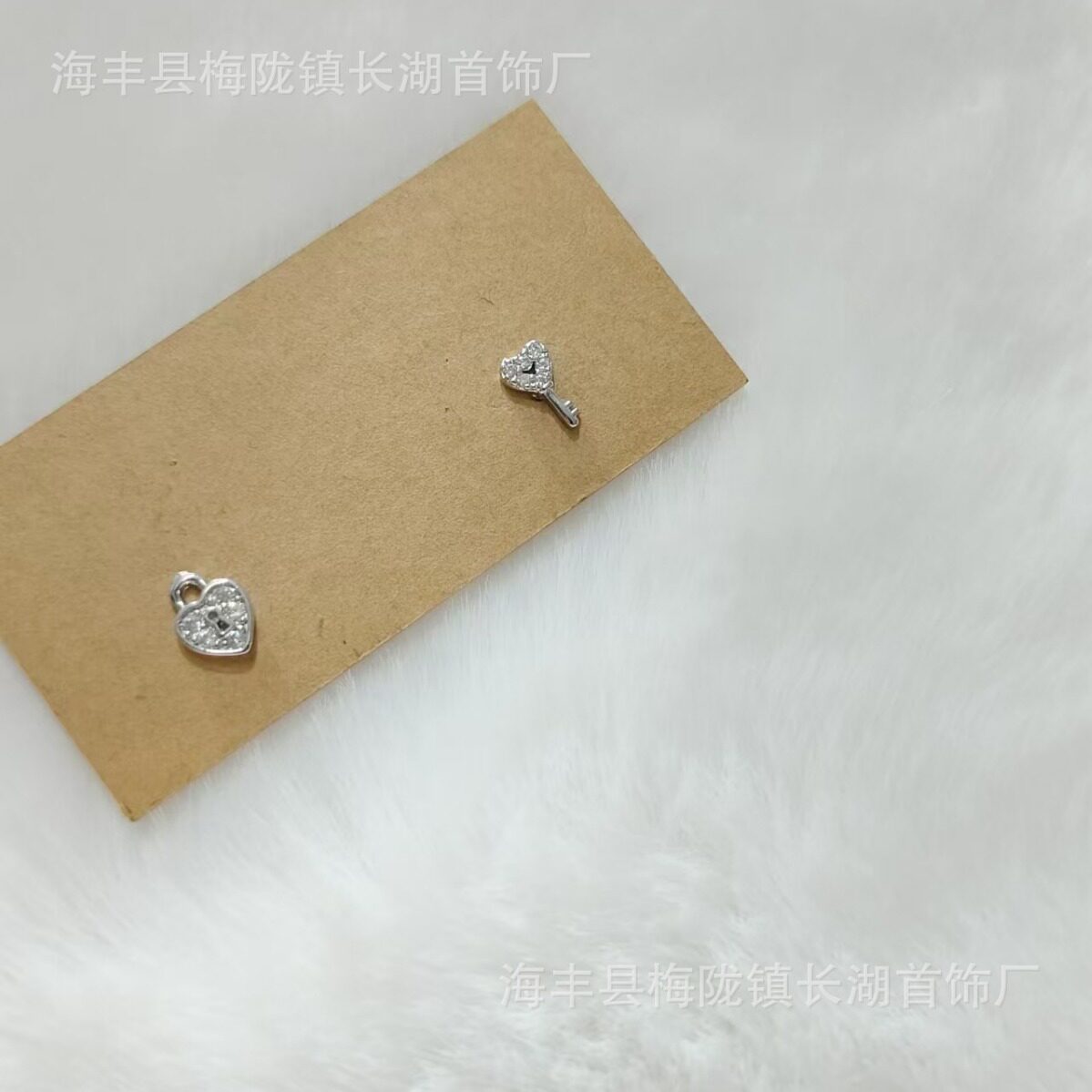 hellopuppy不对称爱心满钻钥匙耳钉钛钢锁扣叠戴双耳洞甜酷y2k女
