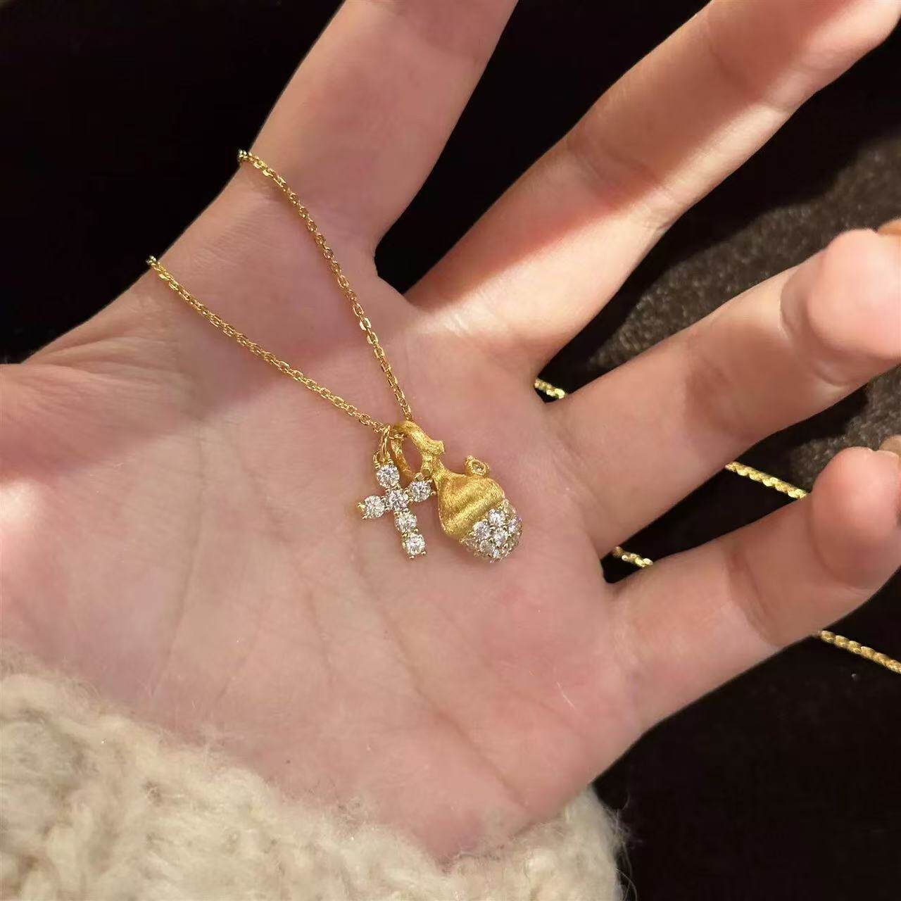 Prelude Jewels 设计师款  松果拉丝十字架颈链独特精致轻奢项链