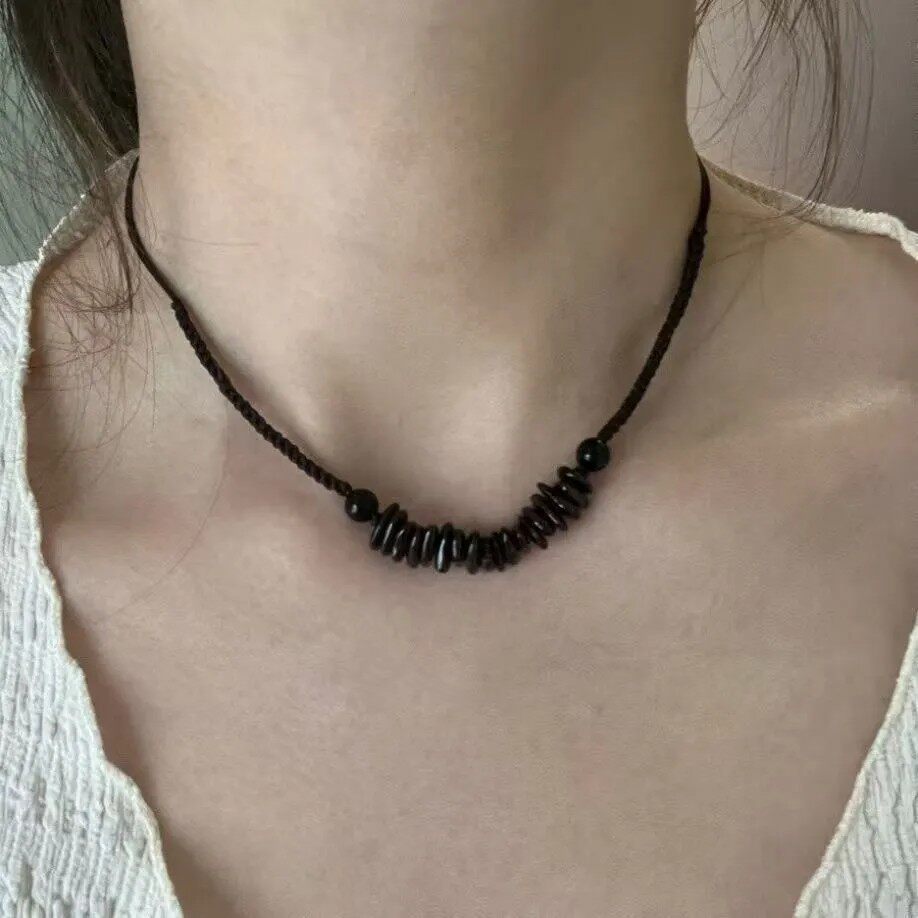《石榴熟了》系列新中式复古编绳石榴碎石黑色可调节项链女士新款