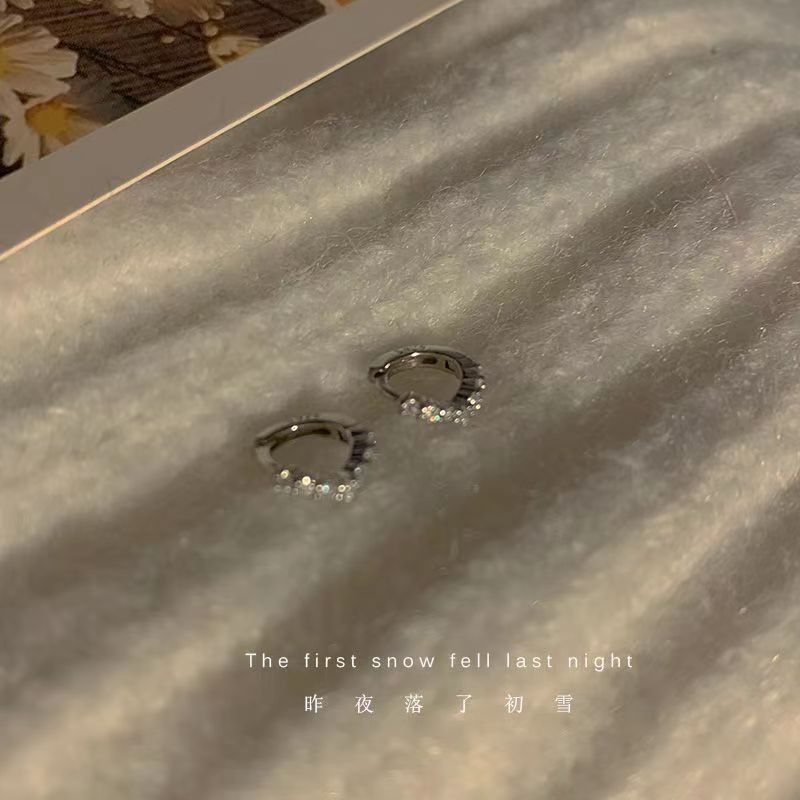 小红书同款小耳圈锆石耳钉小众设计高级感小巧精致耳环养耳洞