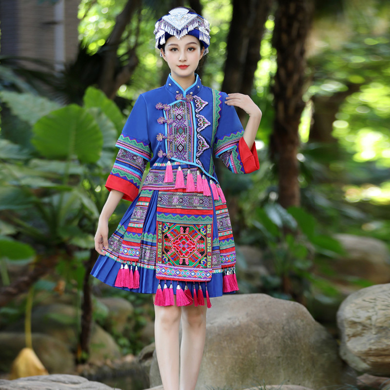 广西壮服少数民族服装三