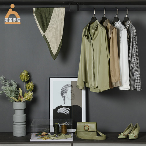 样板房衣服衣帽间软装饰品组合