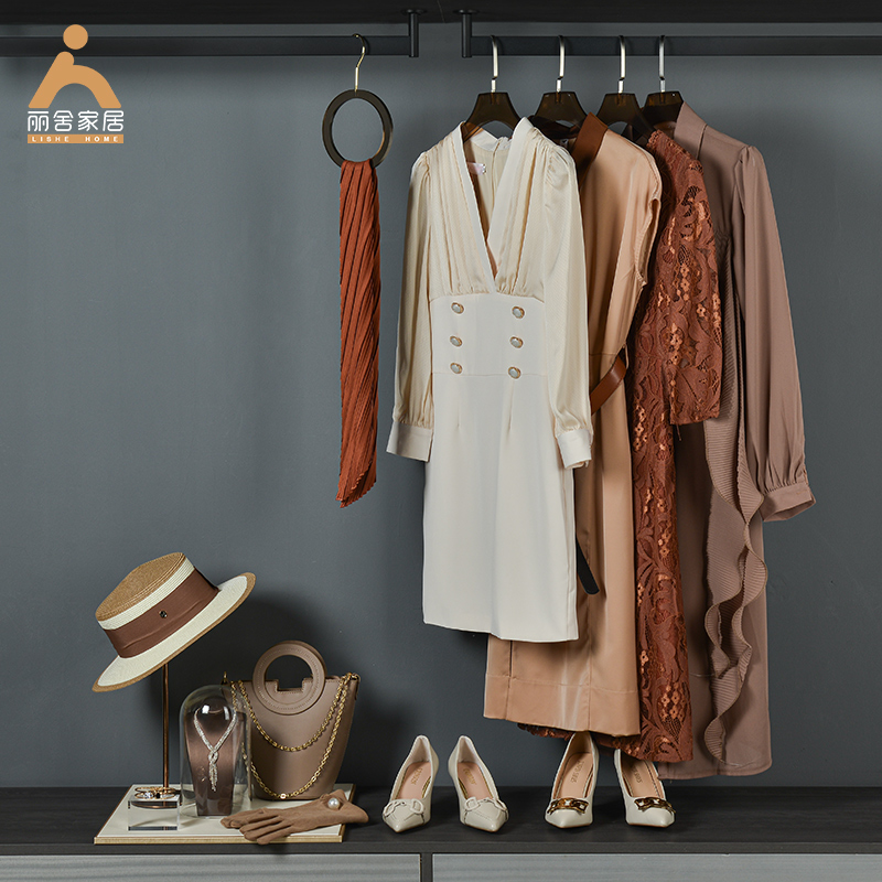 样板房衣柜衣服摆件衣帽间装饰品