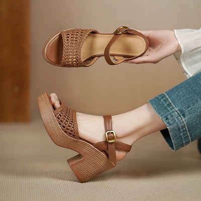 编织镂空一字带鱼嘴凉鞋