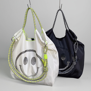 中号笑脸手提包2026新款大容量托特包女高级感通勤单肩包