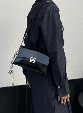 2025新款时尚百搭单肩斜挎包女高级感小众设计手提包包51818