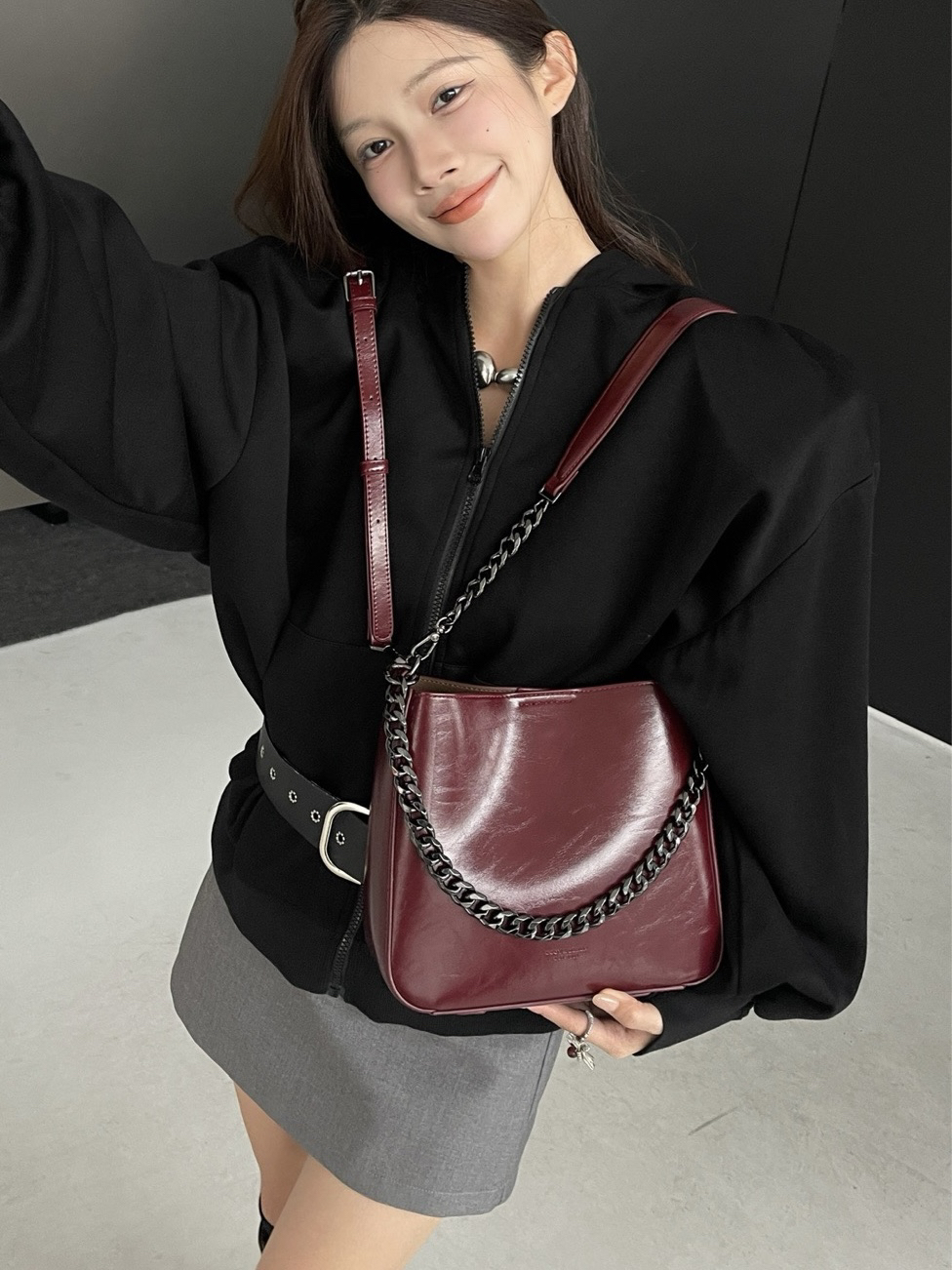 新款油腊皮百搭水桶包