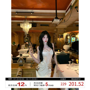 牛了牛了 法式吊带连衣裙女2025冬季蕾丝拼接礼服裙包臀长裙裙子