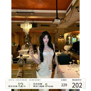 牛了牛了 法式吊带连衣裙女2025冬季蕾丝拼接礼服裙包臀长裙裙子