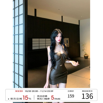 牛了牛了 一字肩抹胸连衣裙女2025早秋性感包臀裙皮裙法式裙子