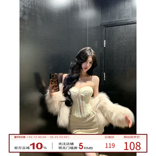 牛了牛了 冬季穿搭一整套女2025新款鱼骨胸衣上衣半身裙辣妹套装