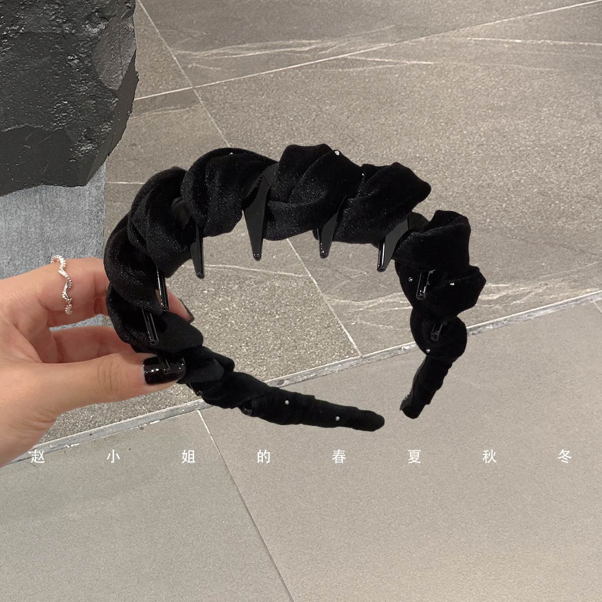 小众简约设计韩国发饰头饰黑色丝绒缠绕头箍法式赫本风小贴钻发箍