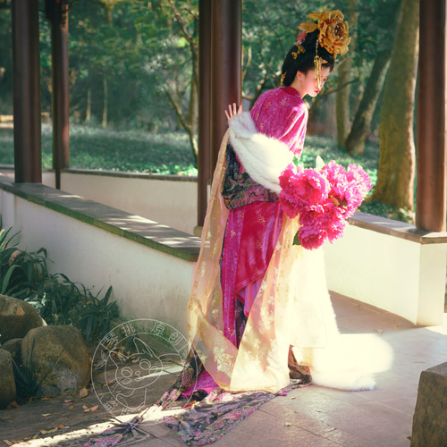 唐风冬款粉黑丝绒烫金簪花仕女图