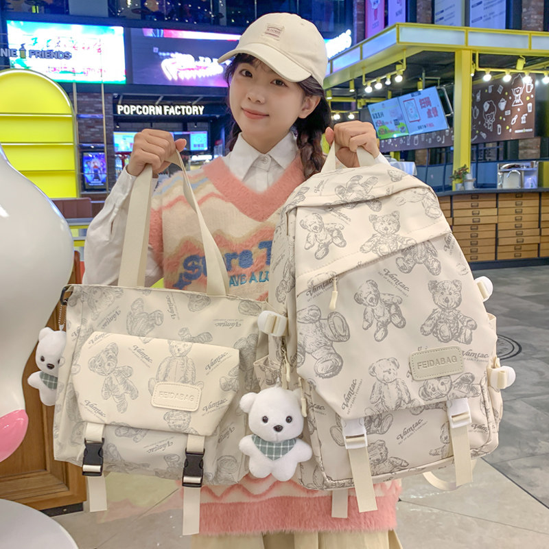 书包女小学生3一6年级韩版印花熊初中女生高中生减负儿童背包挂件