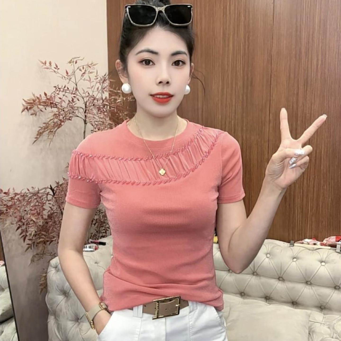 今年流行的爆款女装2026夏季新款时尚钉珠网纱短袖t恤修身上衣潮