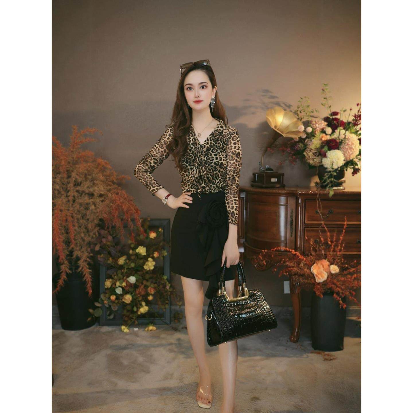 气质减龄豹纹上衣女装秋季性感V领荷叶花边长袖t恤修身网纱打底衫