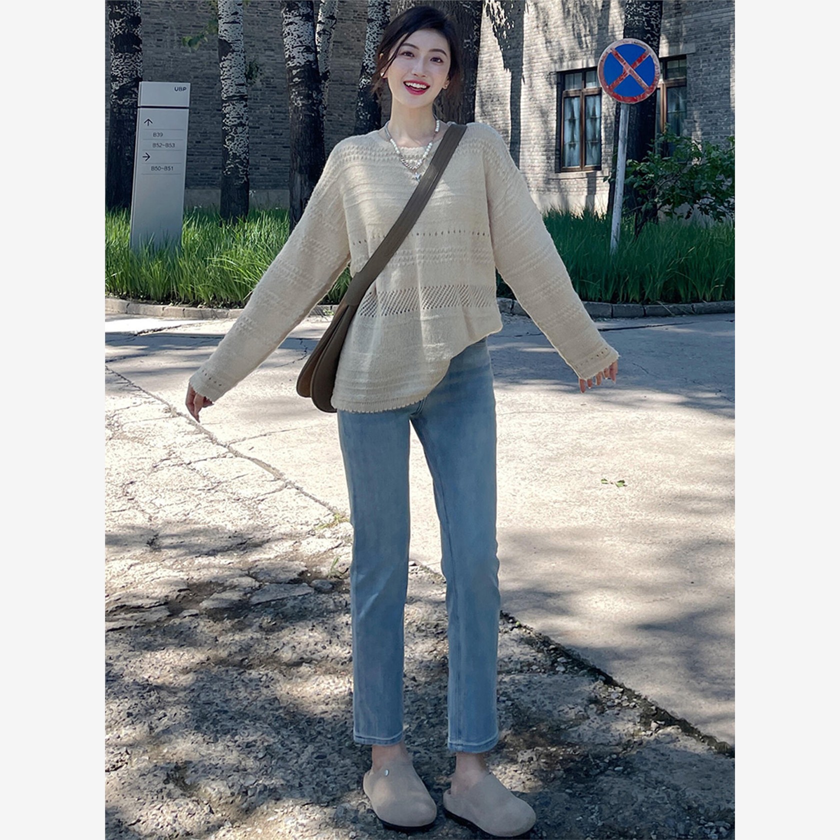 燕麦色针织镂空防晒罩衫