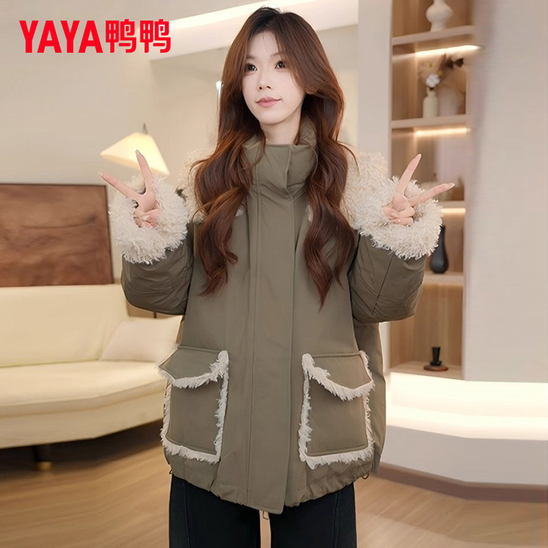 鸭鸭短款羊羔毛拼接羽绒服
