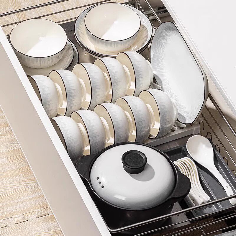 高级感碗碟套装家用2025新款釉下彩饭碗简约陶瓷餐具盘子乔迁碗筷