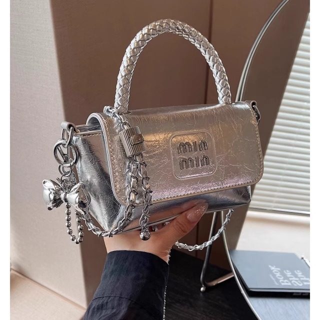 级感银色小包包女2025新款潮流行百搭链条斜挎包超火手提小方包