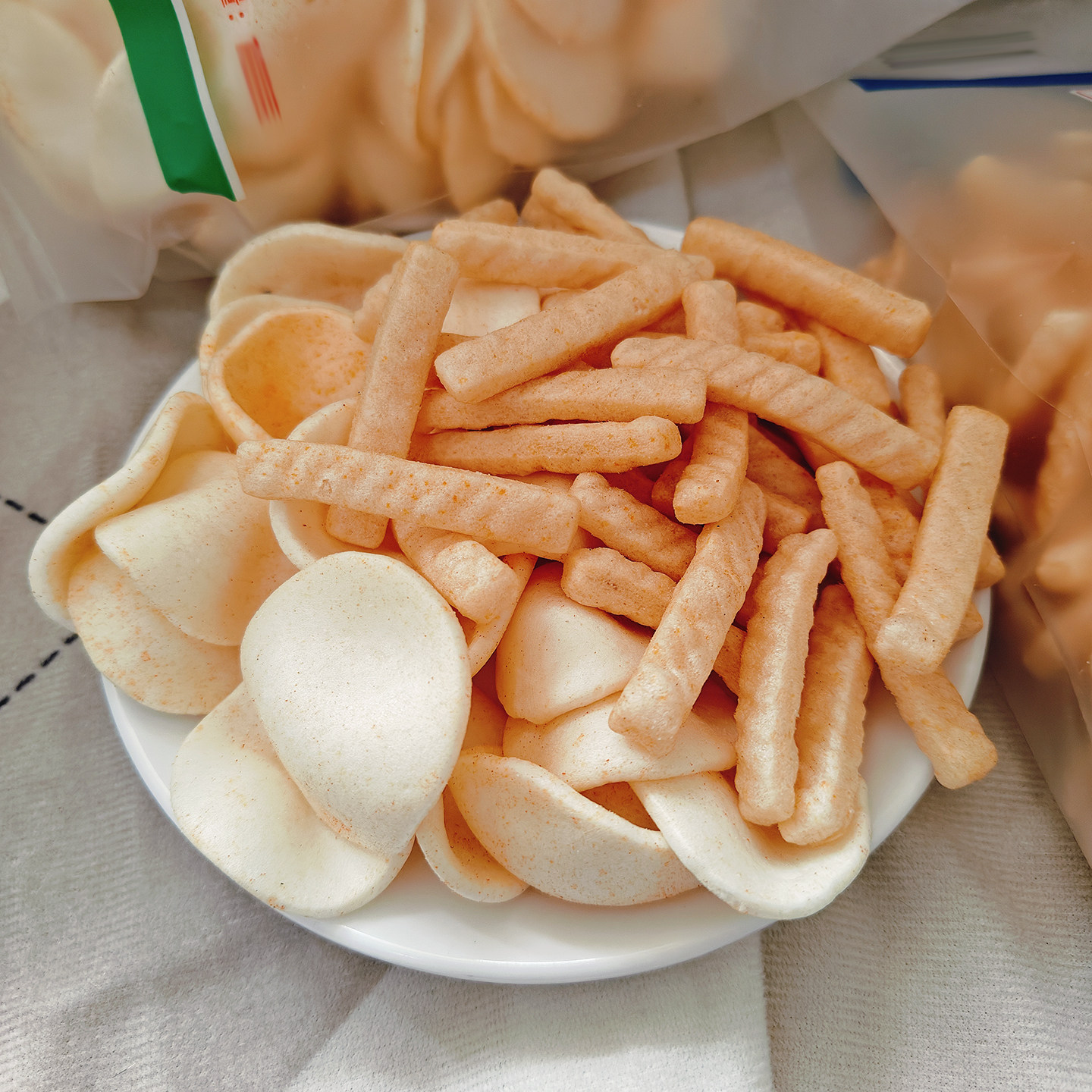 盼盼家庭号薯片虾条100g膨化零食袋装网红老师解馋追剧休闲怀旧