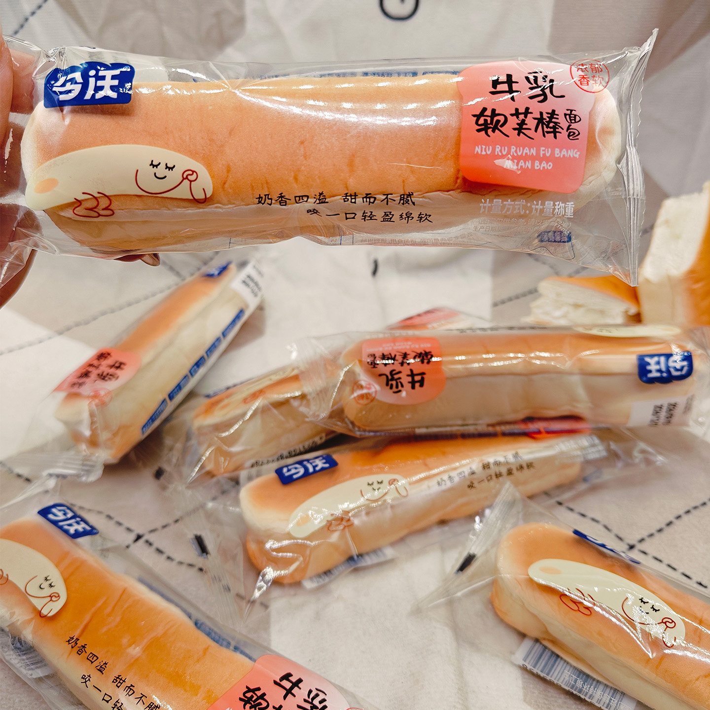 今沃牛乳软芙棒面包香软面包糕点