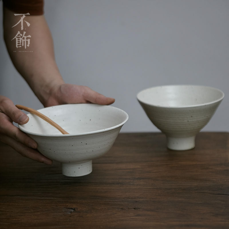 不饰粗陶高脚碗日式风格