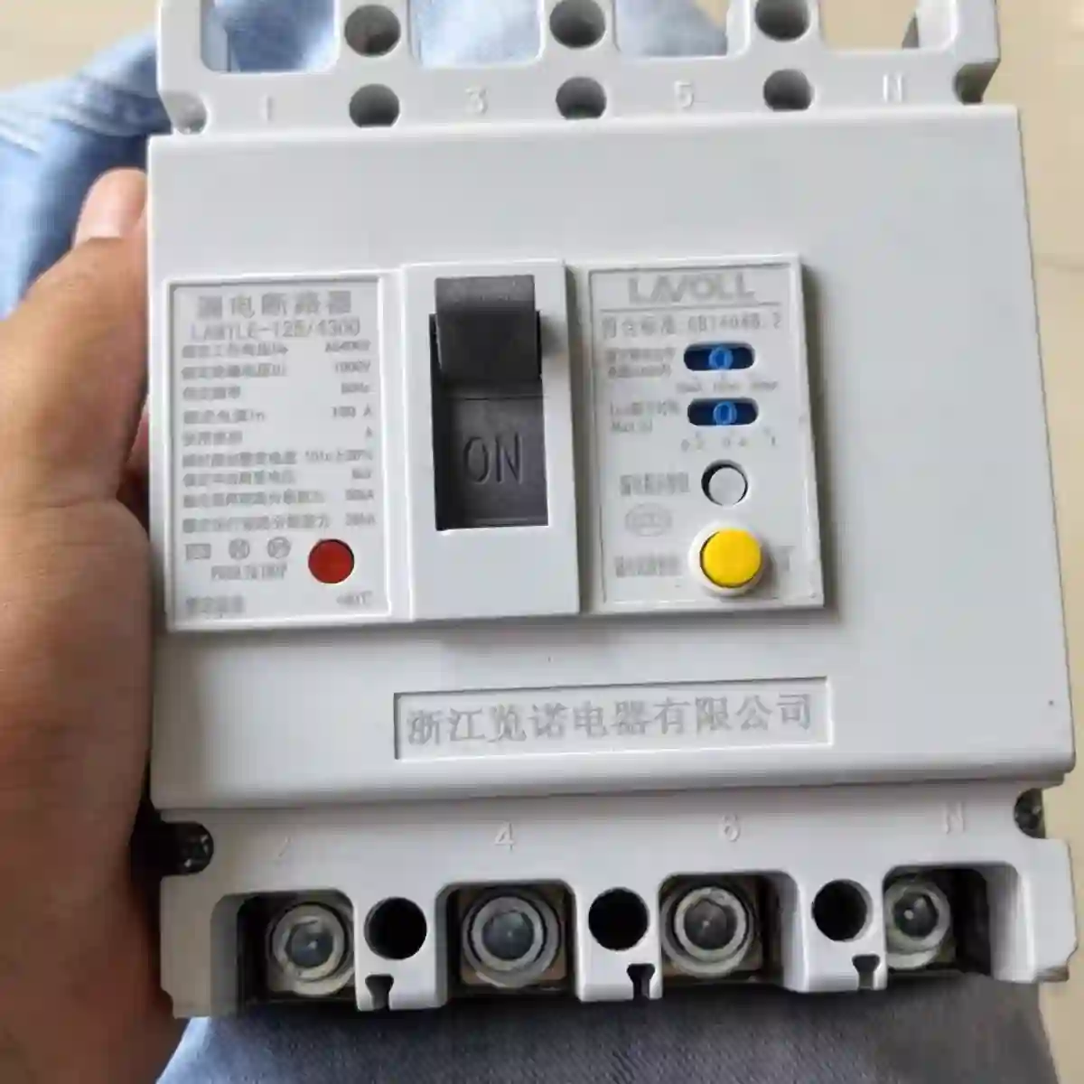 漏电断路器4P 100A，浙江览诺电器生产，全新，议价