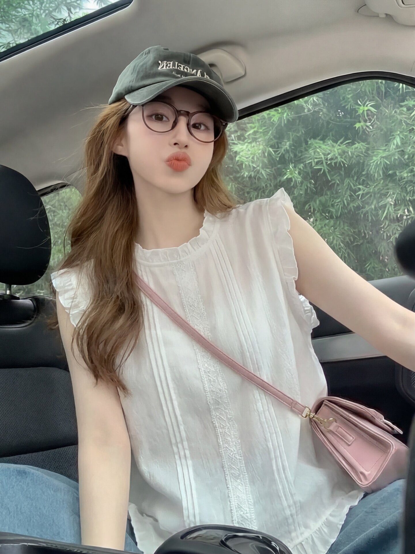 เสื้อเบลาส์ผ้าปักแต่งระบาย ต่อผ้าหลากสี แขนพอง ดูสง่างามและทันสมัย สำหรับผู้หญิง ทรงหลวมใส่สบาย ดูผอมเพรียว ไร้แขน รุ่นฤดูร้อน