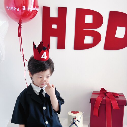 韩系ins风红色皇冠数字生日帽HBD背景墙贴儿童男孩周岁气球布置