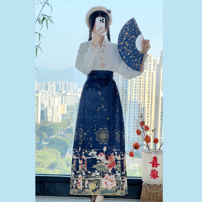 觅锦原创【锦鲤】汉服女刺绣交领飞机袖中国风缎面马面裙套装