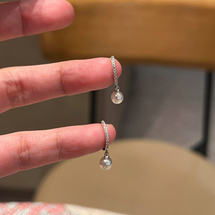 高级感轻奢小众耳扣女 爆款 S925纯银法式 复古镶钻珍珠耳环2025新款