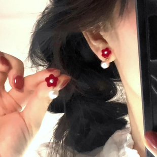 红色丝绒花朵仿珍珠耳钉2025新款 高级感轻奢简约秋冬新年耳环 爆款