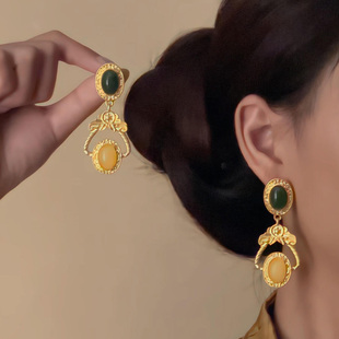 金色徽章耳环2025新款 高级感耳钉女小众设计独特复古气质耳坠 爆款