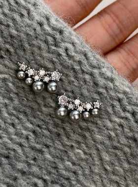 弧形仿灰珍珠锆石耳钉2025新款爆款高级感轻奢小众独特气质耳钉女