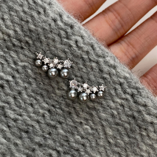 弧形仿灰珍珠锆石耳钉2025新款 高级感轻奢小众独特气质耳钉女 爆款