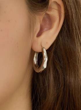 法式潺流银色素圈耳环女小众设计百搭耳圈2025年新款独特气质耳饰