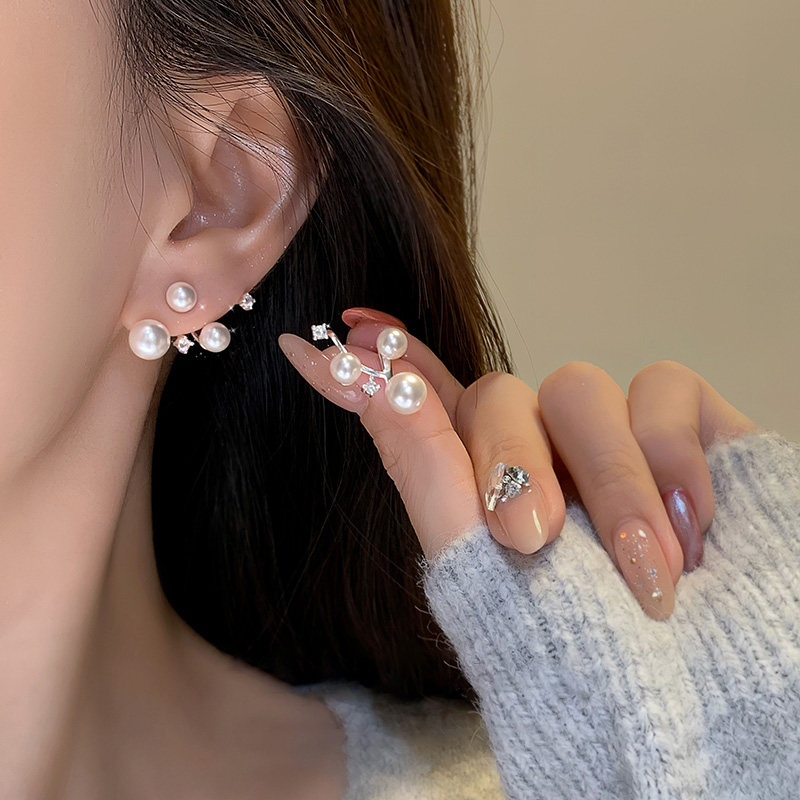 满天星仿珍珠耳钉2026新款爆款高级感轻奢小众独特气质精致耳环女