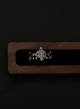 冷淡风镂空花纹菱形鸢尾花戒指女