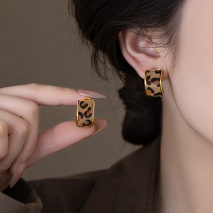 豹纹C圈耳环2025新款 高级感轻奢气质耳钉女小众独特秋冬耳饰 爆款