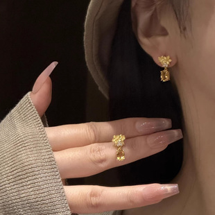 清冷感金色花朵仿黄水晶吊坠耳环2025新款 高级感轻奢小众耳钉 爆款