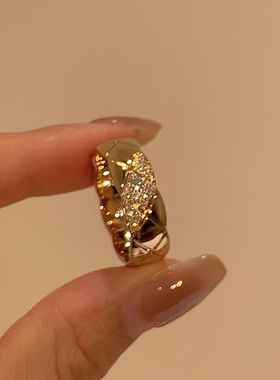 小香风爆闪宽版闪钻菱格戒指轻奢