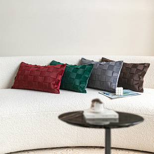 轻奢复古丝绒编织抱枕红色绿色沙发腰枕样板间靠枕长方形软装搭配