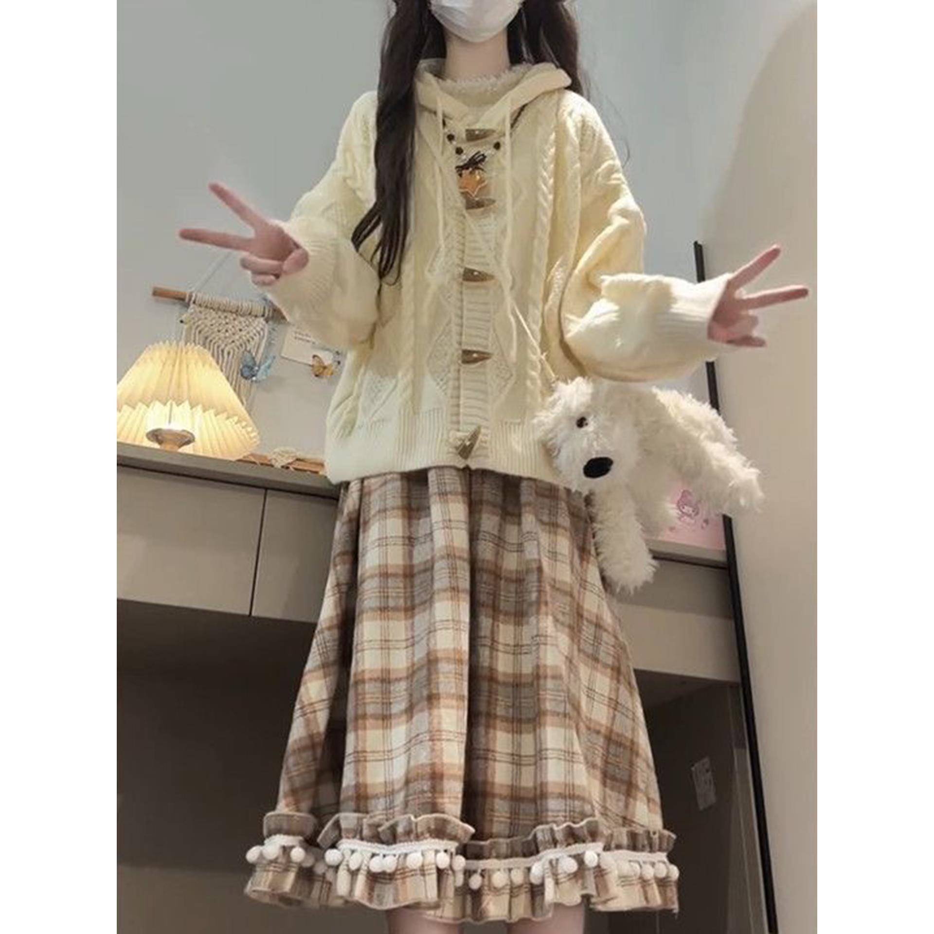 牛角扣连帽毛衣针织开衫外套女秋冬季新款宽松格纹半身裙一整套装